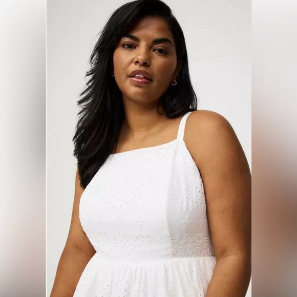 Torrid High-Neck Eyelet Mini Dress white size 2 -2X (18-20) NWT - Picture 3 of 8